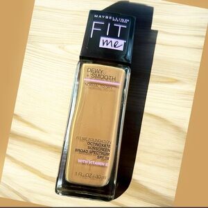 Fit Me Dewy+Smooth Foundation SPF18 & VITAMIN E 210 SANDY BEIGE By Maybeline